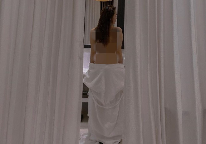 Giua on ao Van Mai Huong lo clip nong, Minh Hang khoe anh ban khoa than tao bao