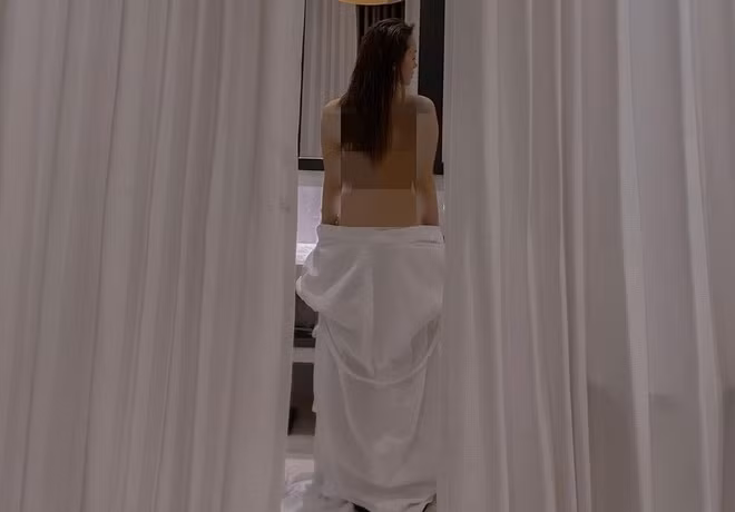 Giua on ao Van Mai Huong lo clip nong, Minh Hang khoe anh ban khoa than tao bao