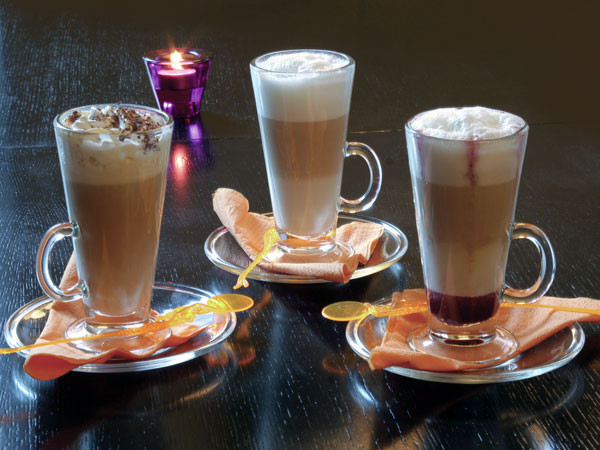 Giảm đau: Caffeine có trong cà phê chịu trách nhiệm hỗ trợ giảm đau cho cơ thể. Chất này kích thích não, làm giảm nhiều cơn đau, đặc biệt là đau đầu. Do vậy, nếu đang bị chứng đau đầu hành hạ, bạn nên thử dùng một tách cà phê ấm và cảm nhận sự thay đổi.