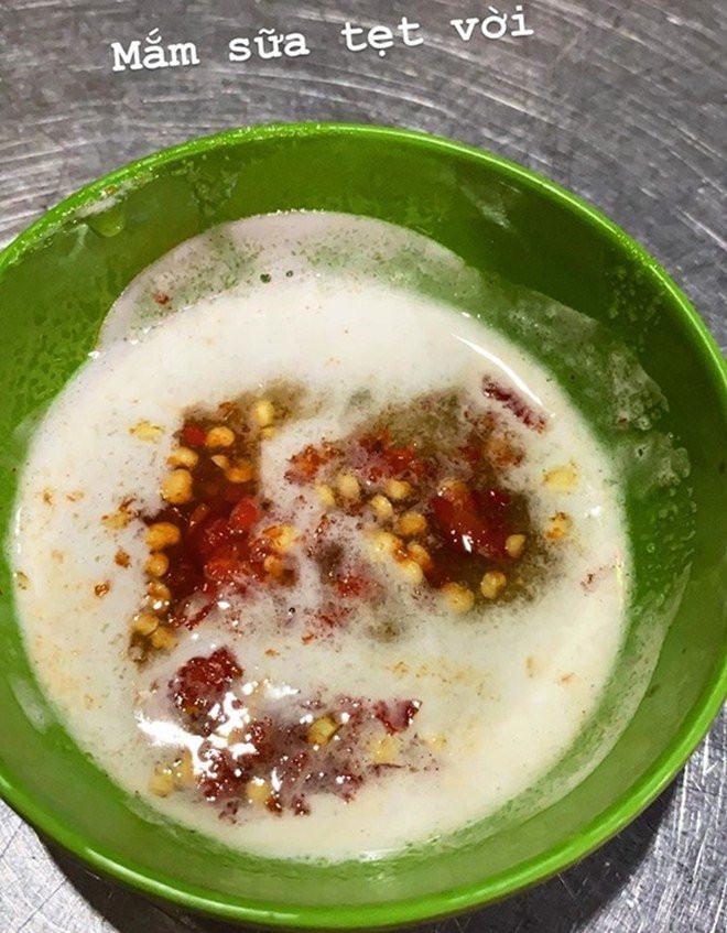 Kham pha mon oc mam sua la doc khien Hoa hau Tieu Vy me man