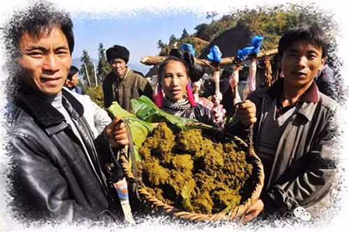 Theo người dân địa phương cho biết, cuối nồi lẩu thường có thêm các hương liệu từ vị thuốc đông y như 5 nhúm xương bồ và xuyên khung, như vậy khi ăn sẽ càng thấy thơm. Thông thường những người ăn quen sẽ vừa ăn vừa hụp nước trong nồi, nhưng với người không quen thì rất khó nuốt. 