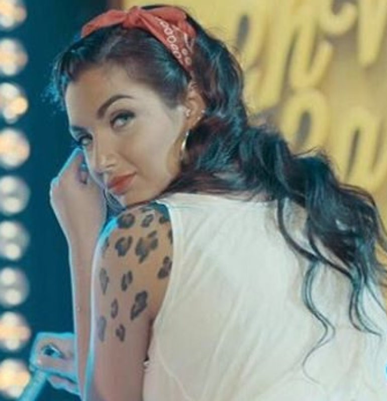 Mỹ nhân từng chia sẻ chế độ ăn uống để giữ gìn vóc dáng. "Tôi ăn uống khá thoải mái, ăn những gì mình thích chứ không kiêng khem 1 thứ gì cả nhưng tôi ăn chúng ở một giới hạn nhất định. Vì cơ thể tôi tăng cân khá nhanh nên tôi phải kiểm soát cẩn thận".