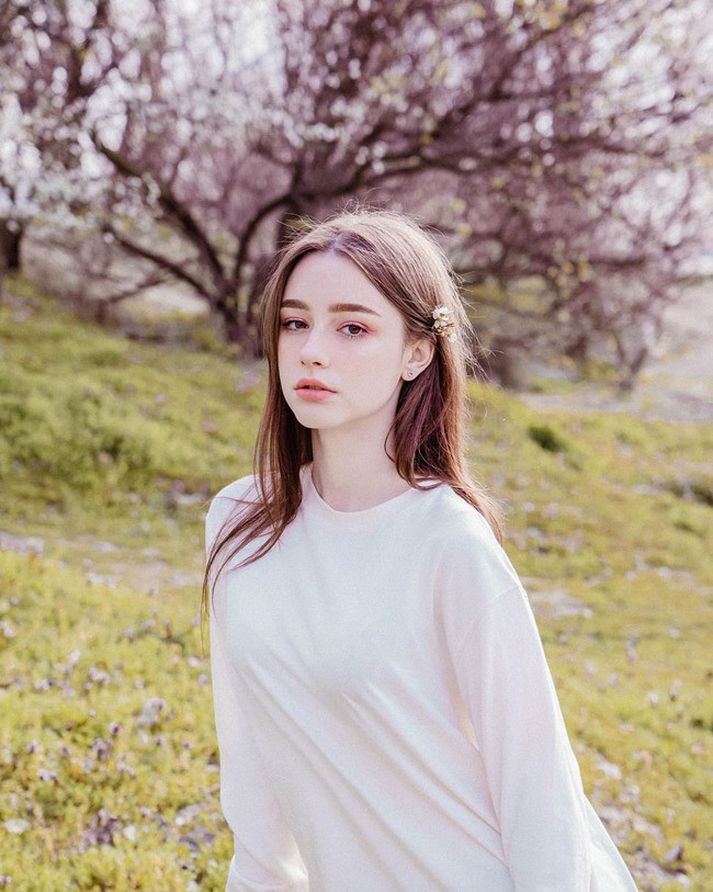 Yếu tố khí hậu, thổ nhưỡng, chủng tộc tạo nên những nguồn gen đẹp tuyệt vời, là một lý do khiến phụ nữ Ukraine đẹp như một nàng thơ.