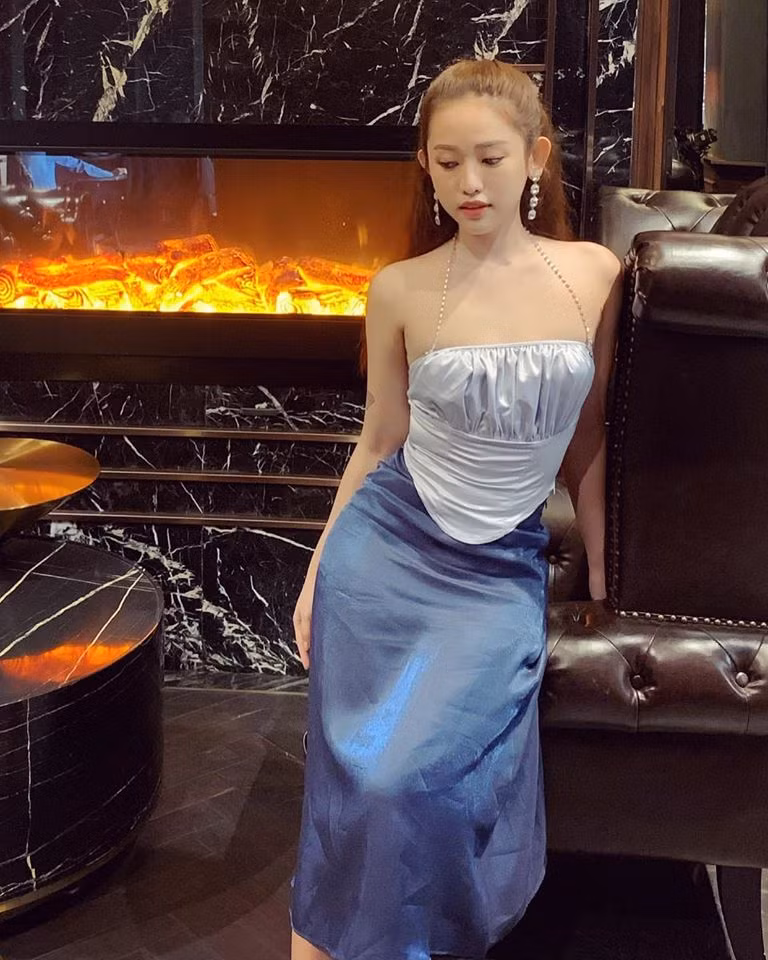 Các kiểu đồ cúp ngực từng là “ca khó” với Thúy Vi, giờ cũng được cô nàng diện thoải mái không lo hớ hênh.