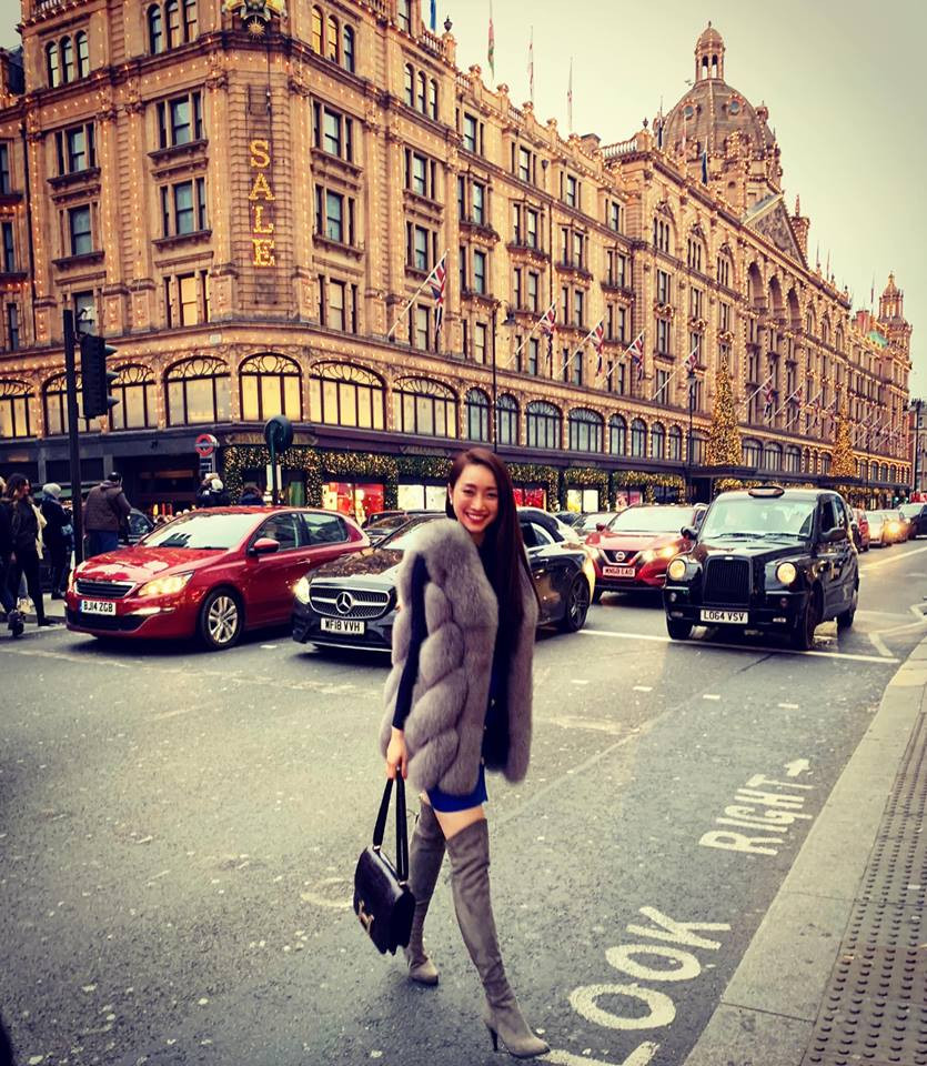 Thùy Chang chứng minh gu ăn mặc đẳng cấp trong các chuyến du lịch nước ngoài. Ảnh: FBNV. Video "Minh Hằng chia sẻ về phong cách thời trang". Nguồn: VTC.