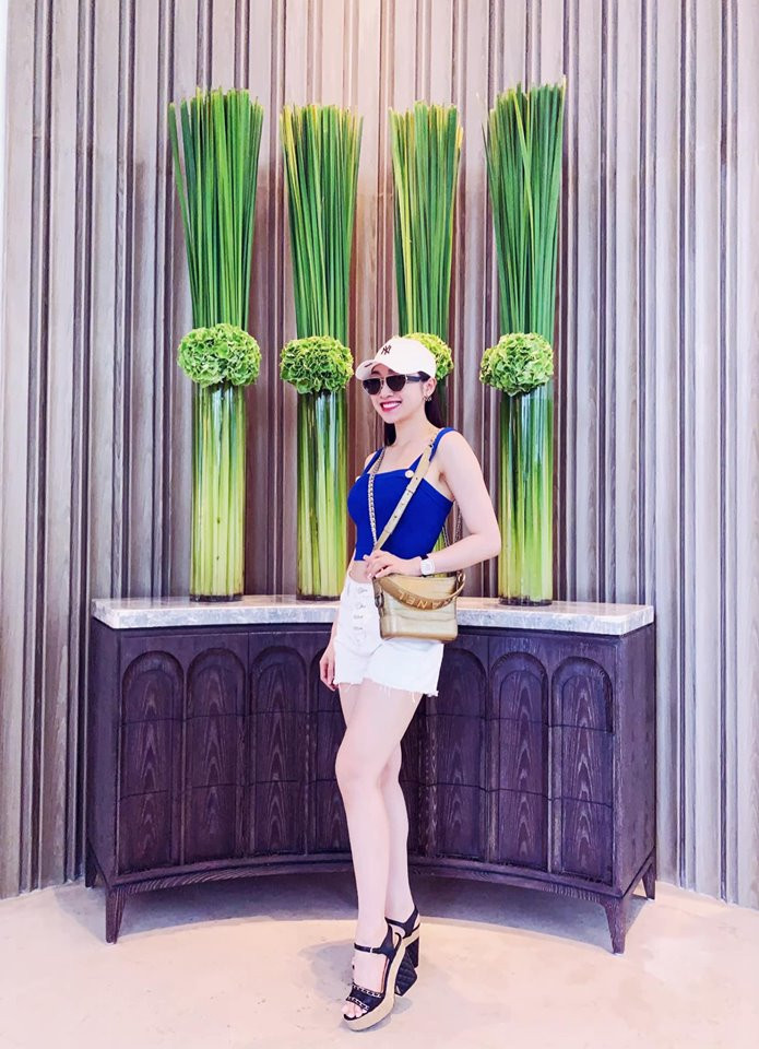 Áo croptop và quần short là những trang phục không thể thiếu trong tủ đồ của Thùy Chang.