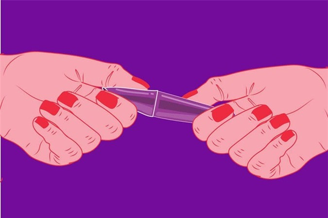 Chia sẻ mascara: Việc trao đổi mỹ phẩm, ngay cả với người bạn tốt nhất của bạn cũng có thể dẫn đến một số hậu quả tai hại. Mascara đặc biệt là một môi trường tối ưu cho vi khuẩn, giúp vi khuẩn sinh sôi nẩy nở nhanh chóng. Vi khuẩn xâm nhập gây dị ứng, làm hỏng nang lông mi gây ra hiện tượng rụng lông m hàng loạt và rất khó để mọc lại.