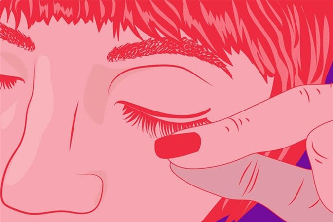 Tháo lông mi giả sai cách: Có nhiều bạn thường dùng tay để lột mi nối. Thao tác này dù có nhẹ nhàng, khéo léo tới đâu cũng không thể đảm bảo cho ông mi còn nguyên vẹn và không ảnh hưởng tới mắt.