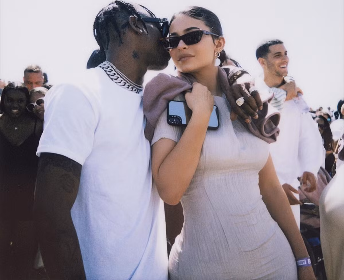 Không hổ danh là những biểu tượng thời trang trong làng giải trí Hollywood, Travis Scott và Kylie Jenner từng diện nhiều bộ cánh ton sur ton xuống phố.