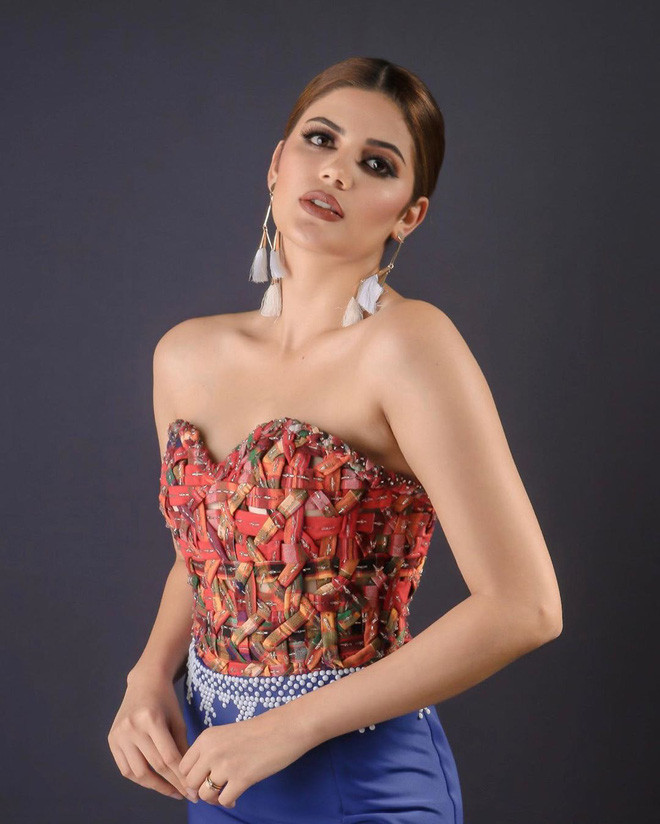 Nàng hoa hậu này rất ưu ái các kiểu trang phục cúp ngực quyến rũ. Ảnh: Internet. Video "Minh Hằng chia sẻ về phong cách thời trang". Nguồn: VTC.