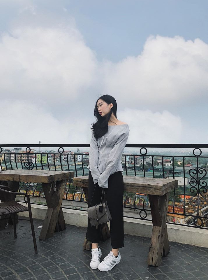 Mặc dù không có chiều cao nổi trội nhưng bù lại, cô sở hữu số đo ba vòng hoàn hảo. Ảnh: FBNV. Video "Minh Hằng chia sẻ về phong cách thời trang". Nguồn: VTC.