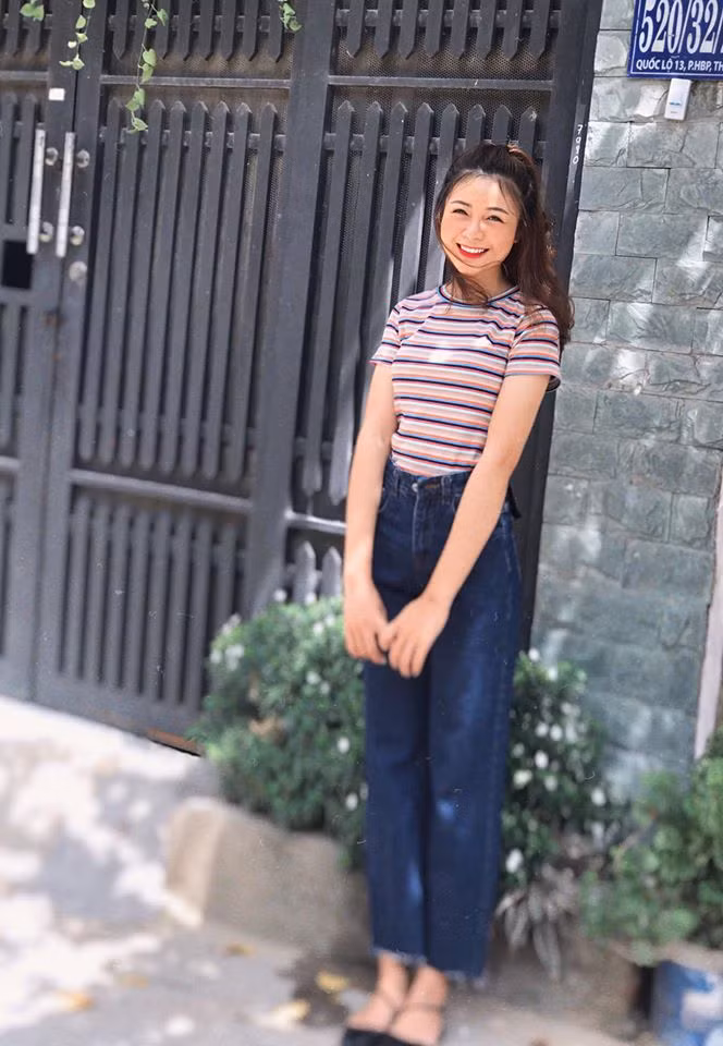 Áo phông và quần jean mang đến sự năng động, trẻ trung cho bạn gái Phan Văn Đức. Ảnh: FBNV. Video "Minh Hằng chia sẻ về phong cách thời trang". Nguồn: VTC.
