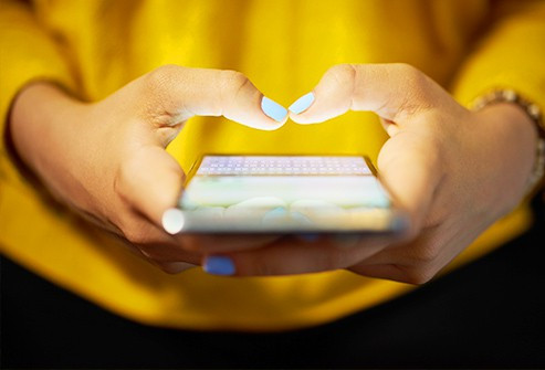 Điện thoại di động: Điện thoại di động theo bạn khắp nơi - kể cả vào nhà vệ sinh. Do đó, nó có thể bẩn gấp 10 lần một cái bồn cầu! Bề mặt điện thoại chứa vô số vi khuẩn, ví dụ như khuẩn E.coli gây tiêu chảy và đau bụng.