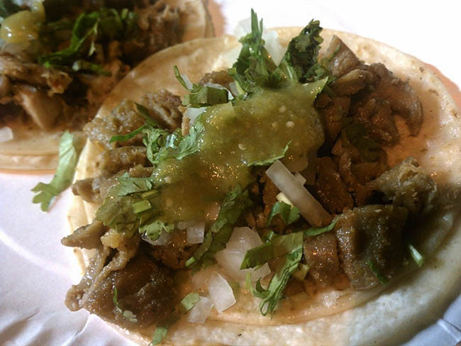 Dạ dày bò hầm, Mexico: Đây là món ăn thật sự trông rất hấp dẫn, nhưng nguyên liệu của nó có thể khiến nhiều người bỏ chạy. Món ăn được làm từ dạ dày bò (ở một số nước phương Tây, nội tạng động vật thường bị vứt bỏ).