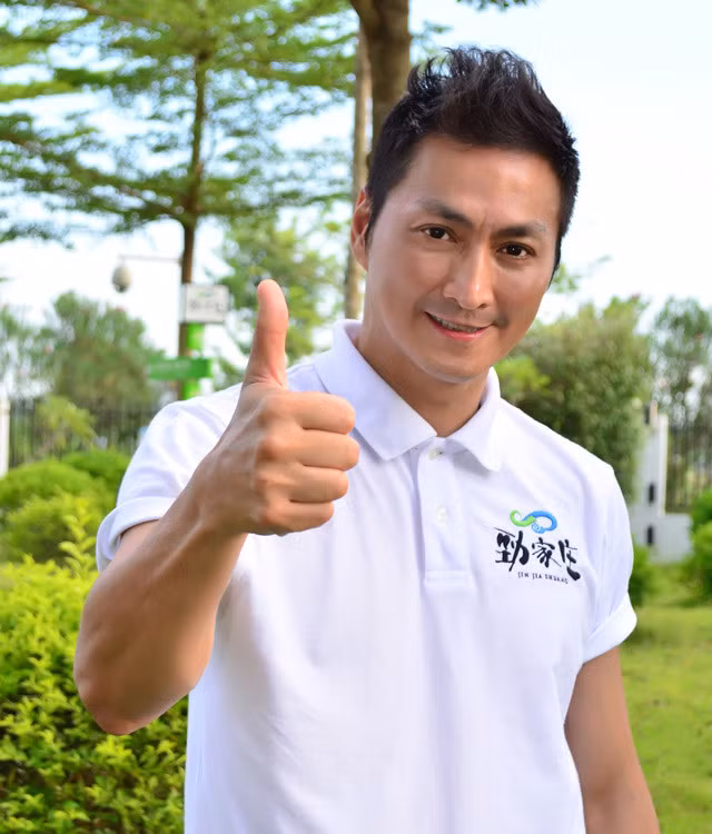 Trien Chieu trong Bao Cong 1993 lo bi quyet 60 tuoi van “tre mai khong gia”-Hinh-5