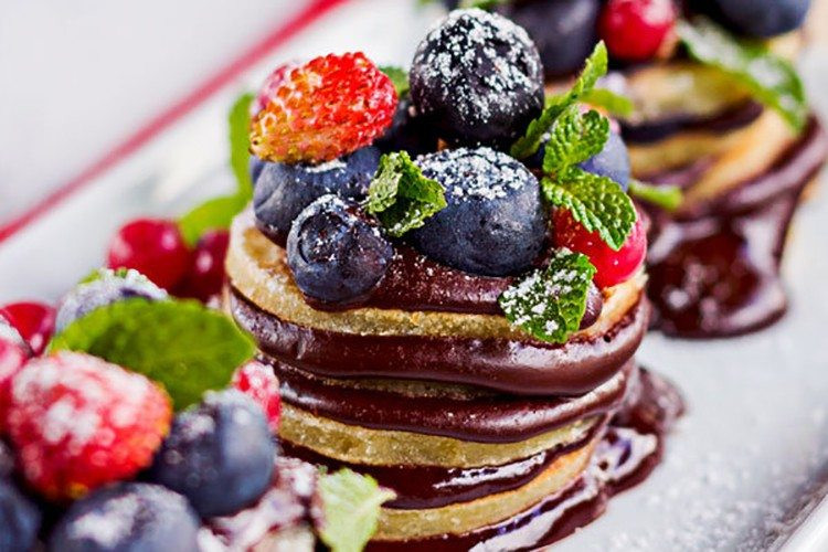 Thêm socola vào bữa sáng: Cha mẹ Hà Lan tin rằng nếu trẻ ăn thêm chất có chứa hagelslad hay một chút socola vào buổi sáng có thể giúp trẻ ít bị buồn phiền và tăng khả năng kiểm soát bản thân hơn. Điều quan trọng là hãy cho trẻ ăn vừa đủ lượng cho phép.