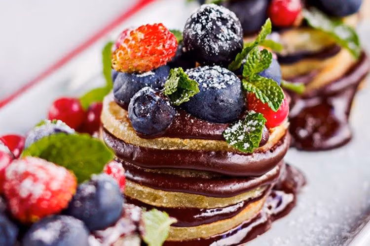 Thêm socola vào bữa sáng: Cha mẹ Hà Lan tin rằng nếu trẻ ăn thêm chất có chứa hagelslad hay một chút socola vào buổi sáng có thể giúp trẻ ít bị buồn phiền và tăng khả năng kiểm soát bản thân hơn. Điều quan trọng là hãy cho trẻ ăn vừa đủ lượng cho phép.