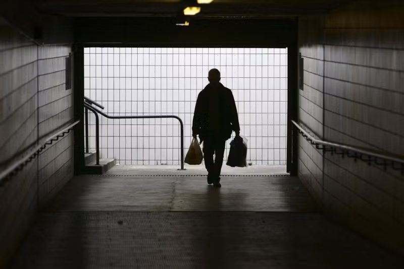 Trầm cảm theo mùa (SAD): Trầm cảm theo mùa là một dạng trầm cảm do sự giảm lượng ánh nắng mặt trời vào mùa đông. Triệu chứng bệnh bao gồm lo âu, cáu gắt, u uất và tăng cân.