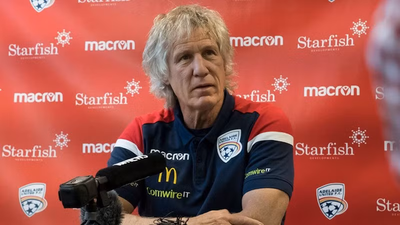 Cong Phuong, Van Hau va mang xa hoi-Hinh-3