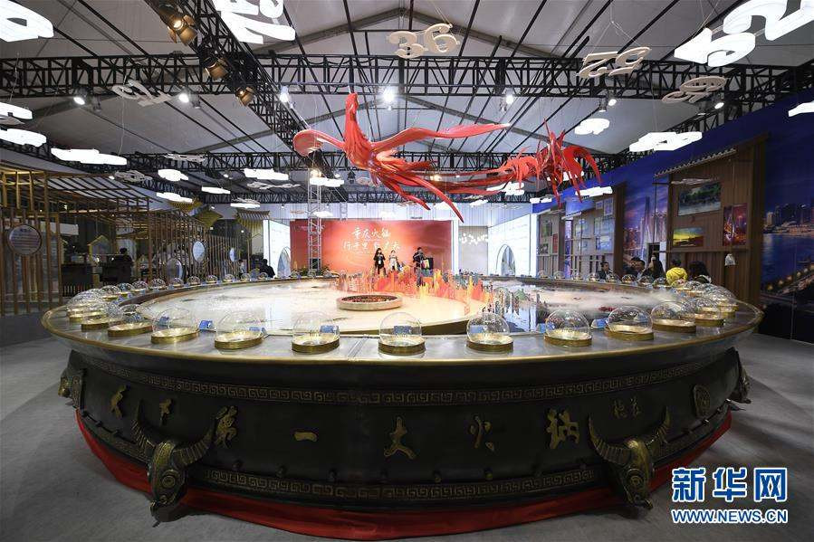 Ngày nay, món lẩu đã trở nên phổ biến và lan rộng khắp thế giới, được thực khách ưa chuộng. Ảnh: News, Chinanew, CN. Video "Chế biến món ngon từ nấm đông cô". Nguồn: VTC.