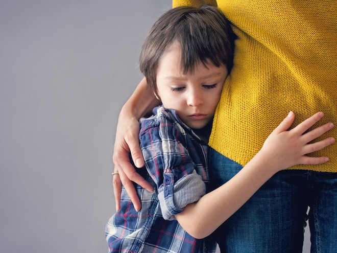 Tự kỷ: Gần đây, các nhà khoa học công bố nhiều nghiên cứu khẳng định mức độ ô nhiễm không khí cao ảnh hưởng đến thai kỳ, gây ra chứng tự kỷ cho trẻ sau này. Cụ thể, phụ nữ mang thai 3 tháng cuối tiếp xúc lượng hạt mịn lớn tăng gấp đôi nguy cơ sinh con tự kỷ so với phụ nữ tiếp xúc với môi trường sạch, ít ô nhiễm. Ảnh: Focusforhealth.