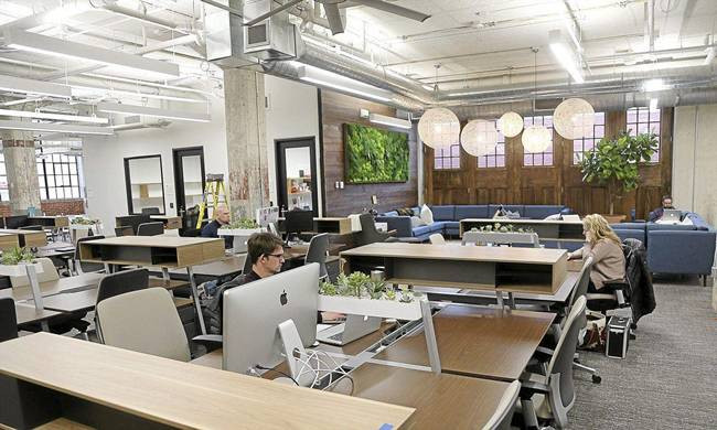 Ngoài tiền, ứng viên được chọn sẽ được cung cấp chỗ làm việc miễn phí tại 36 Degrees North - không gian làm việc chung trong thành phố, căn hộ để ở và tham gia các cuộc gặp mặt...