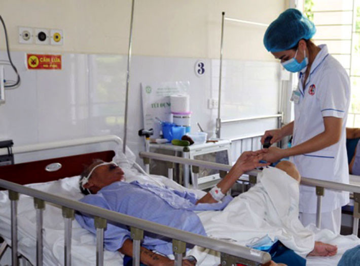 Liên cầu khuẩn lợn: Trong vòng hơn nửa tháng 9 năm nay, Bệnh viện Việt Nam – Thụy Điển Uông Bí (Quảng Ninh) tiếp nhận 3 bệnh nhân bị nhiễm liên cầu khuẩn lợn. Cả 3 trường hợp này đều được các bác sĩ chọc dịch não tủy, điều trị kháng sinh liều cao… Tuy nhiên, chỉ có một bệnh nhân khỏi hoàn toàn, còn 1 bệnh nhân bị di chứng liệt nửa người và một bệnh nhân di chứng giảm thính lực.