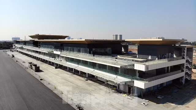 Nhà điều hành là hạng mục quan trọng nhất của dự án, nơi đây được liên đoàn ô tô quốc tế F.I.A đặt trụ sở.