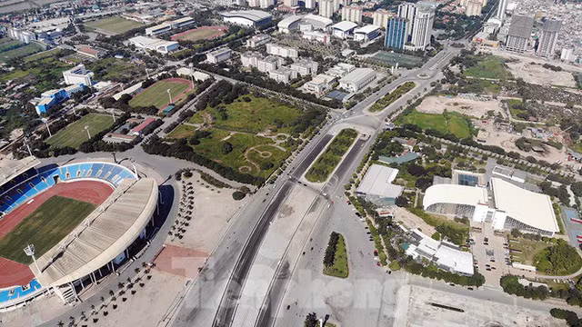 Điểm quay đầu phía ngược lại ở đường Lê Đức Thọ, Hồ Tùng Mậu.