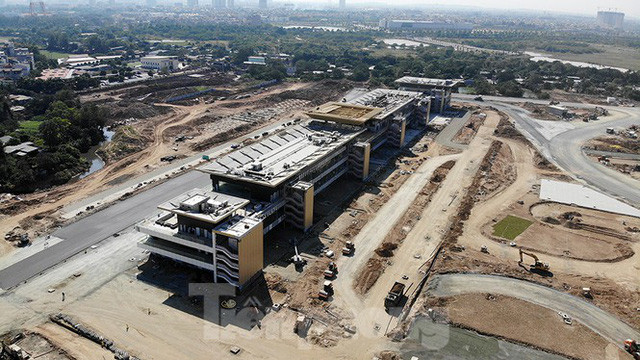 Nơi đây đồng thời là nơi tập kết của các đội đua cũng như công tác hậu cần phục vụ cho giải đua F1.