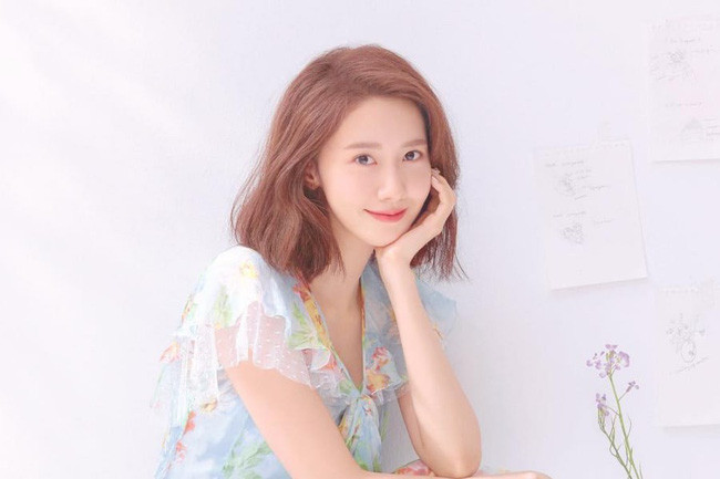 Ngủ đủ giấc: Yoona cho biết cô nhận thức tầm quan trọng của giấc ngủ đối với sức khỏe lẫn sắc đẹp. Vì vậy, dù lịch làm việc có bận rộn, Yoona vẫn chú ý sắp xếp thời gian cho giấc ngủ. Theo cô, không có phương pháp nào giúp da khỏe đẹp từ bên trong tốt hơn là việc ngủ ngon. Video "Bí quyết làm đẹp của sao Việt". Nguồn: VTC.