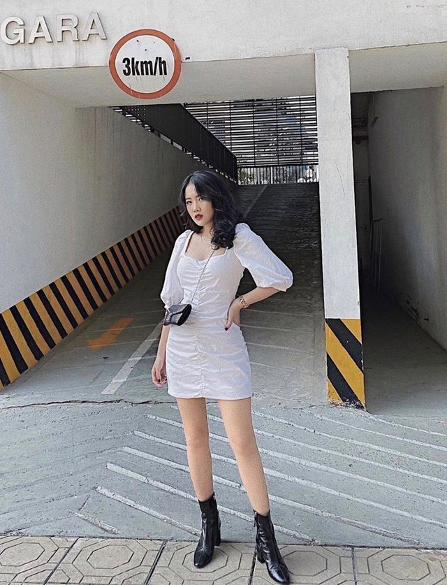 Có thể thấy Hoàng Anh sở hữu phong cách thời trang sành điệu, năng động và trẻ trung.