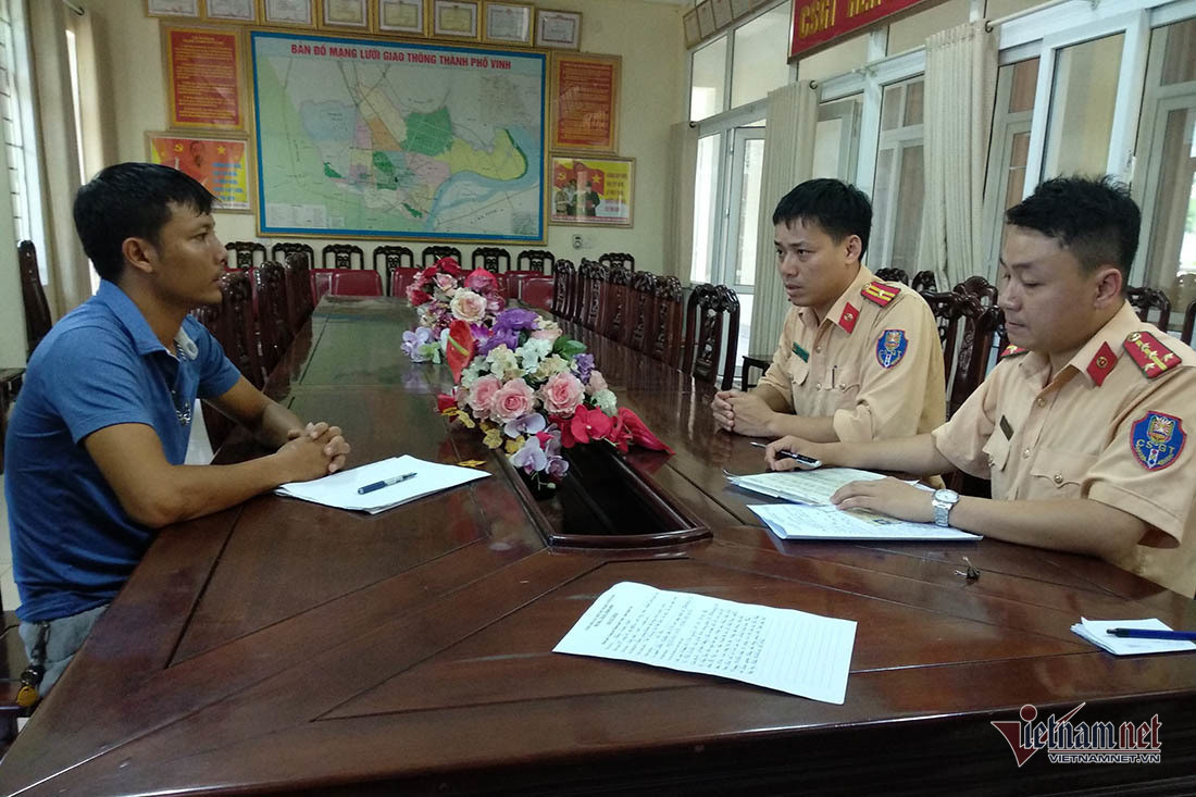 Nguoi dan ong bi phat 900 nghin vi dung o to tieu bay