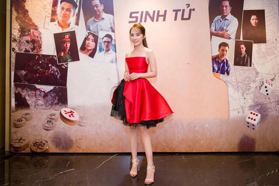 Không chỉ gợi cảm trong phim, ngoài đời Quỳnh Nga cũng sở hữu phong cách thời trang nóng bỏng.