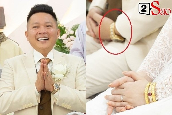 Đây là khoảnh khắc cặp đôi trong thánh đường nhà thờ. Không kém cạnh Bảo Thy, ông xã doanh nhân đeo chiếc đồng hồ được cho là rất đắt đỏ, vàng và kim cương chiếm phần lớn trọng lượng.