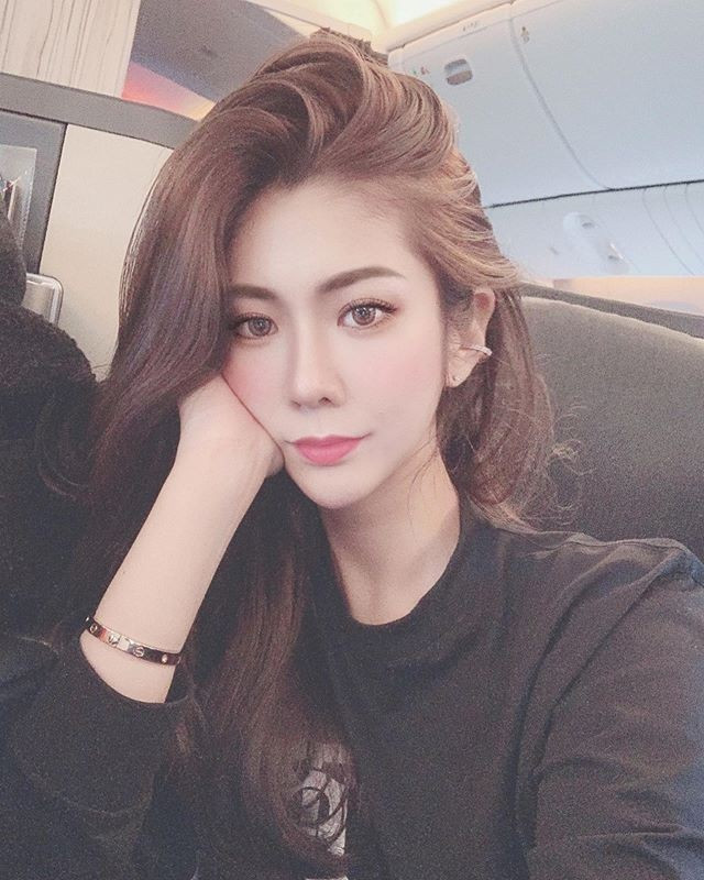 Lai sieu xe chuc ty di do xang, gai xinh lap tuc chiem song mang xa hoi-Hinh-6