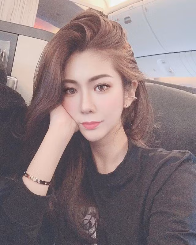 Lai sieu xe chuc ty di do xang, gai xinh lap tuc chiem song mang xa hoi-Hinh-6