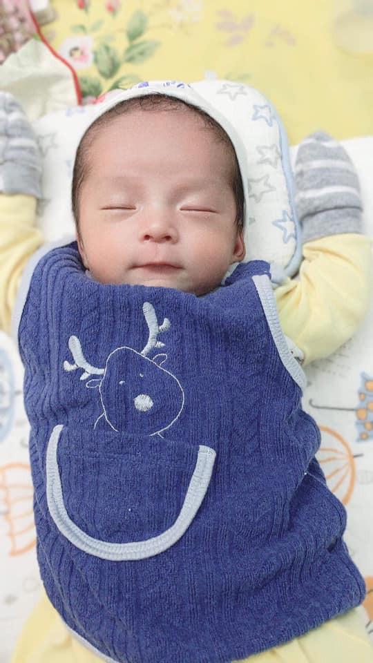 Anh hy vọng lớn lên con trai sẽ làm đội trưởng và sút pen tốt hơn cả bố.