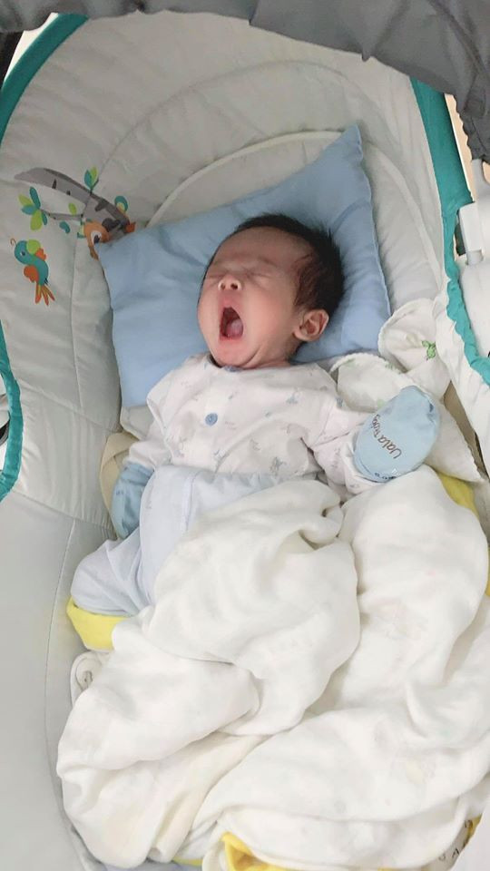 Những biểu cảm đáng yêu của cậu bé Titi nhanh chóng thu hút sự chú ý của nhiều người.