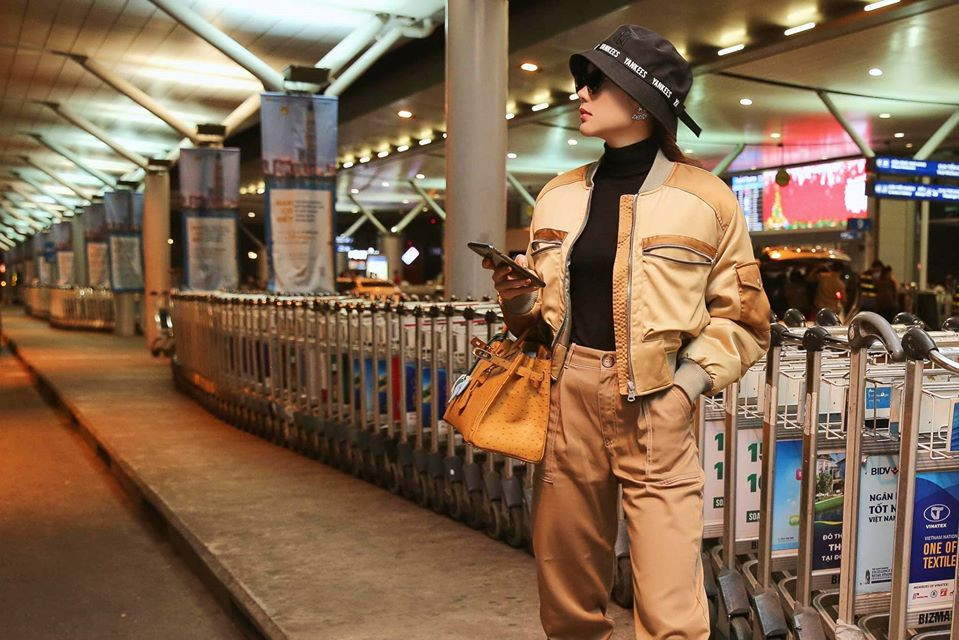 Để giữ ấm giữa những ngày lạnh, Minh Hằng phối đồ theo phong cách menswear ấn tượng.