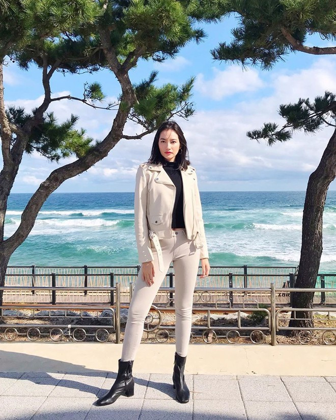 Trúc Diễm khéo léo kết hợp áo len cổ lọ và boots đồng điệu màu sắc. Ảnh: FBNV. Video "Minh Hằng chia sẻ về phong cách thời trang". Nguồn: VTC.