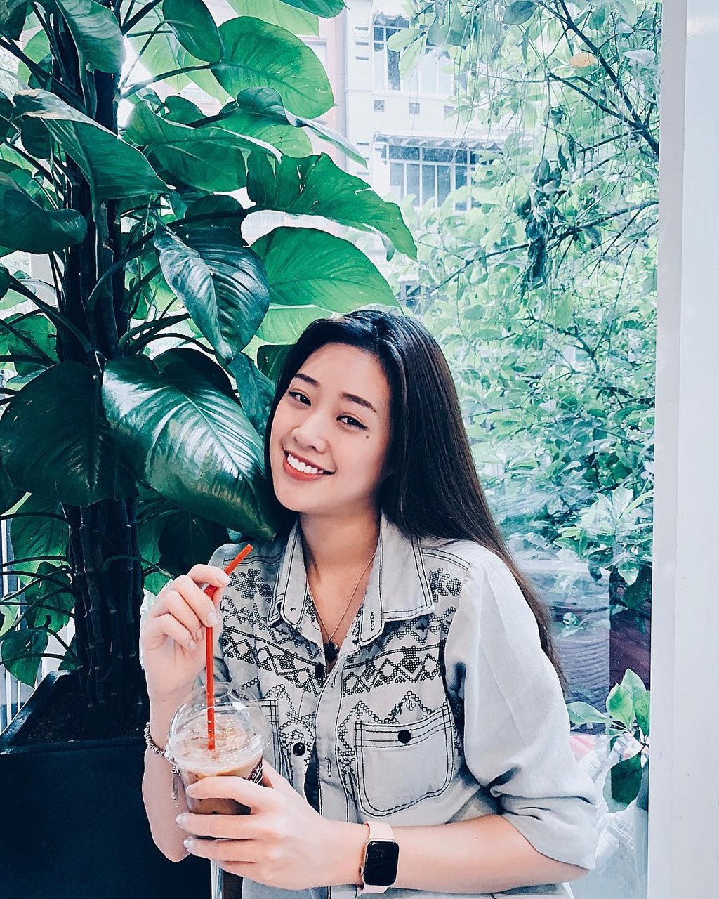 Vóc dáng săn chắc, gợi cảm của Khánh Vân được duy trì nhờ việc tập luyện bộ môn boxing. Do vậy, việc ăn những thực phẩm nhiều tinh bột, đường dường như không gây trở ngại với cô trong việc giữ dáng.