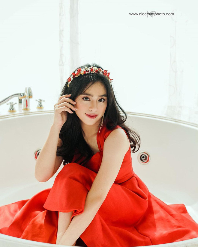 Nàng tiểu thư Philippines còn sở hữu nhan sắc "vạn người mê" và gu thời trang sang chảnh, quý phái.