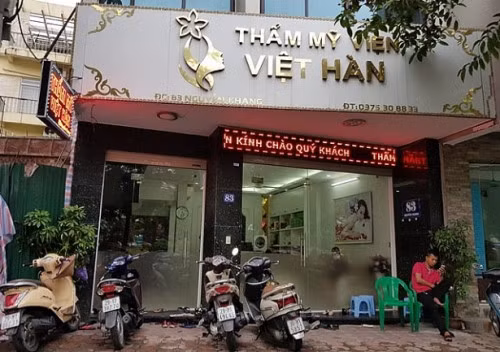 Khach hang tu vong tai TMV Viet Han: Nhung be boi rung dong cua tham my vien nay