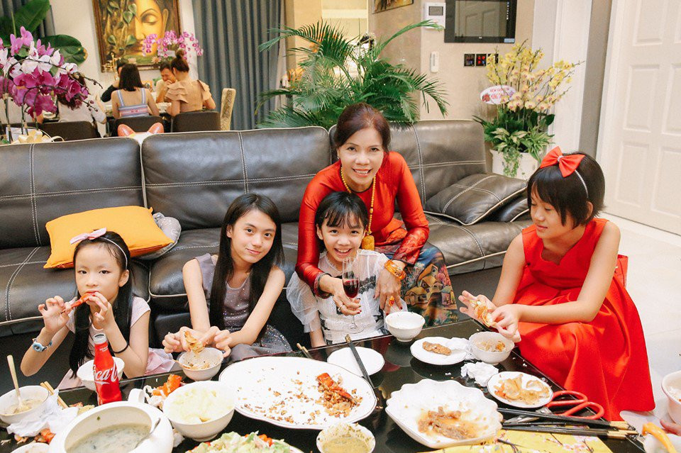 Vu Thu Phuong dinh chinh chong khong thuoc Hoang toc Campuchia-Hinh-8