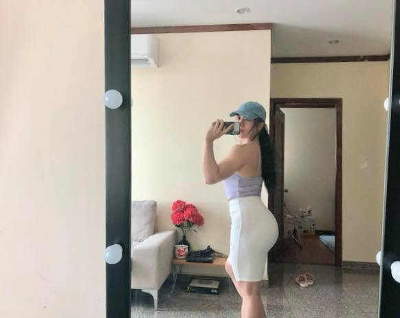 Phong cách thời trang gợi cảm của hot girl làng gym Việt chẳng kém cạnh Kim siêu vòng ba.