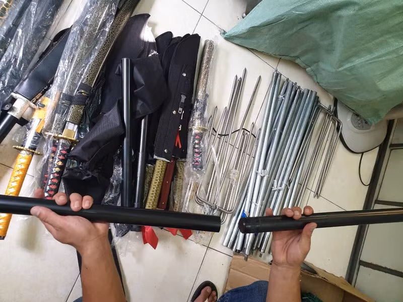 Bat sung o Tan Son Nhat, truy ra kho hung khi trong cu xa-Hinh-2