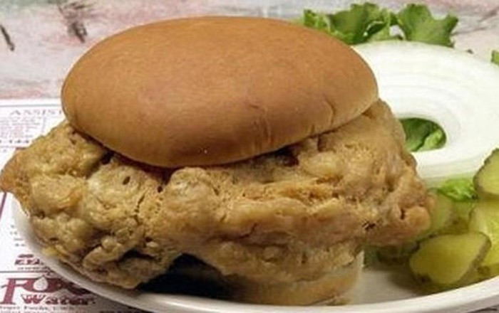 Hiện bánh vẫn được phục vụ ở khu vực thung lũng sông Ohio nhưng bộ não bị đánh dập và đặt trong bánh. Tuy nhiên, não bò trên 30 tháng tuổi không được phép sử dụng do lo ngại sự ảnh hưởng của dịch bệnh bò điên.