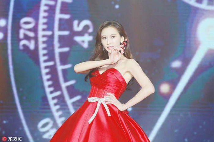  Bí quyết duy trì làn da đẹp mịn màng của Lâm Chí Linh nằm ở việc cô rất chăm chỉ sử dụng các loại mặt nạ giấy. Cô từng tiết lộ, bản thân có thể đắp đến 3 miếng mặt nạ mỗi ngày, một năm dùng đến 1000 miếng mặt nạ.