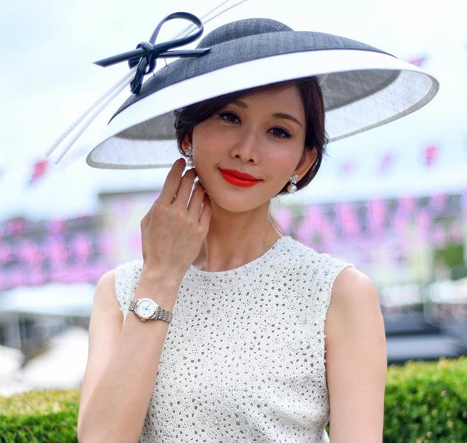 Ngoài ra, Lâm Chí Linh cũng xây dựng chế độ sống lành mạnh. Mỹ nhân Đài Loan cho biết, sau tuổi 30, cơ thể dễ bị lão hóa nếu không tập thể dục chăm chỉ kết hợp cùng chế độ ăn uống lành mạnh.